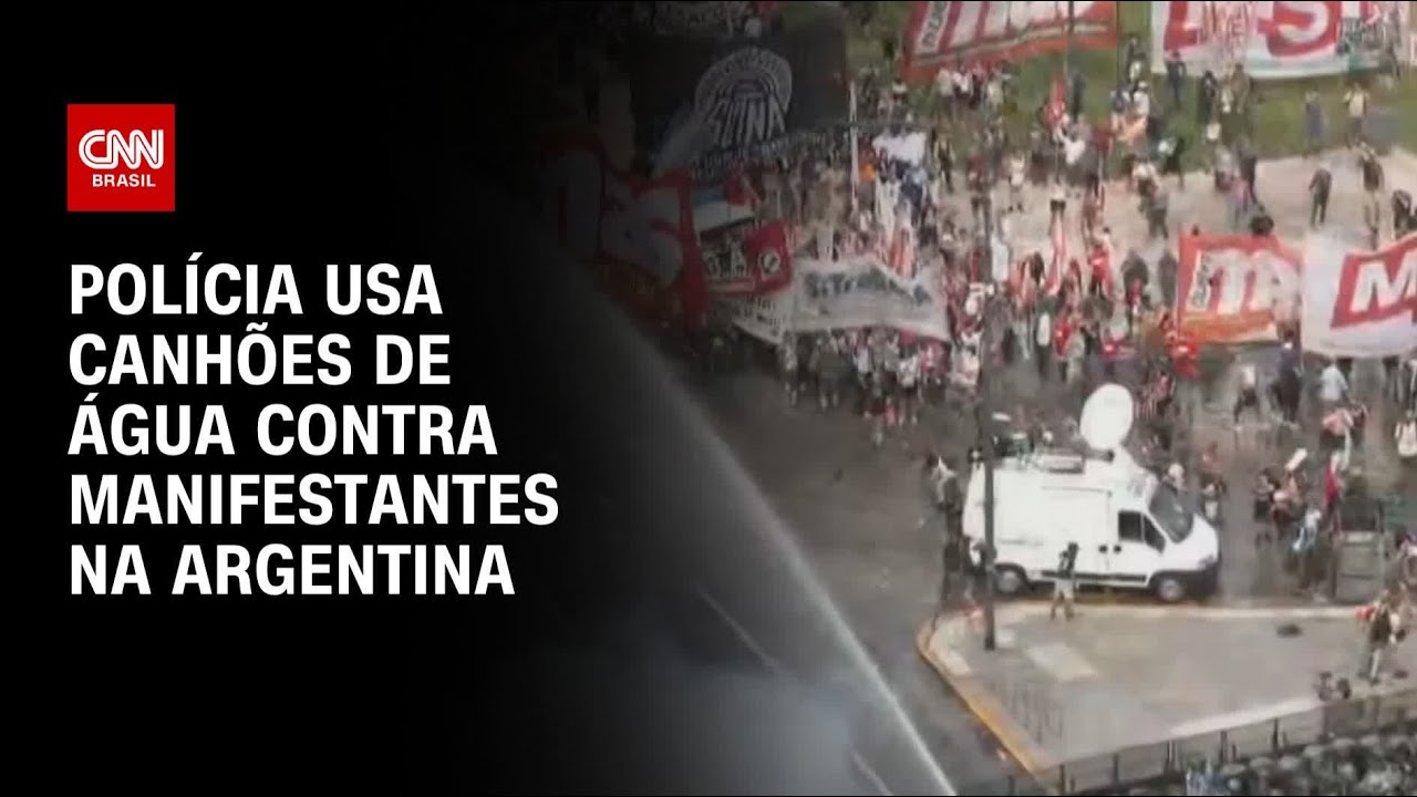 Argentina: Polícia usa canhões de água contra manifestantes | CNN 360°