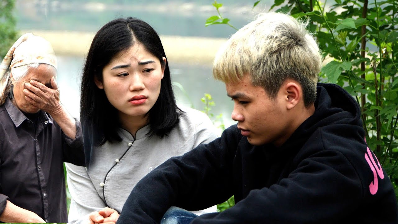 Shocked by her son’s cruel decision, the old woman broke down – Giang held on to a last hope