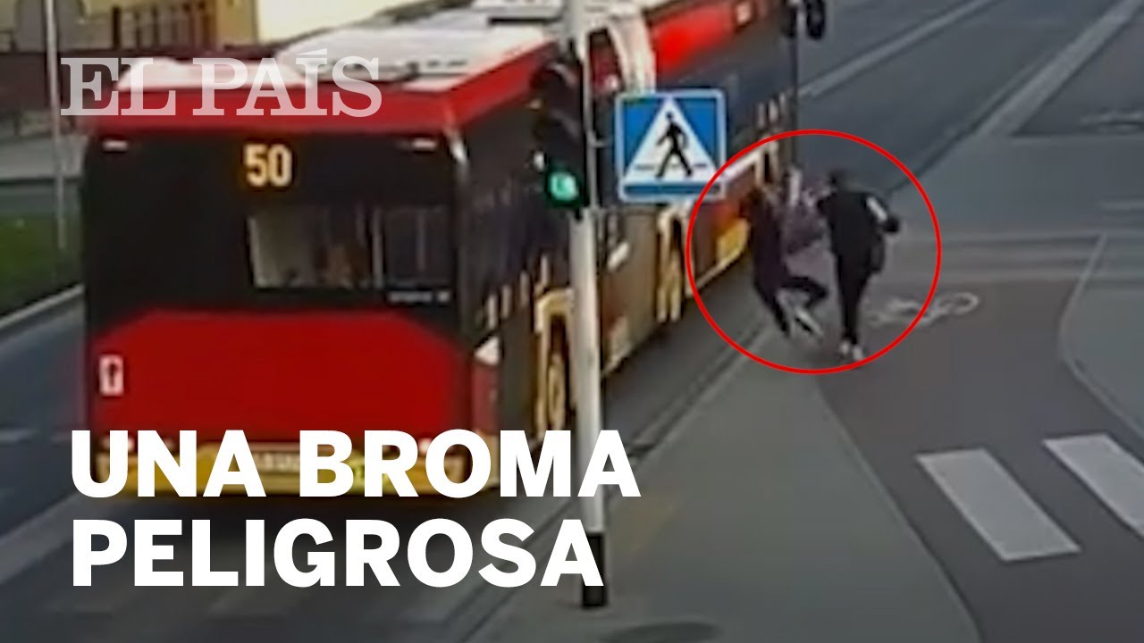 ATROPELLADA POR UN AUTOB&Uacute;S: una chica casi muere por la broma de una amiga