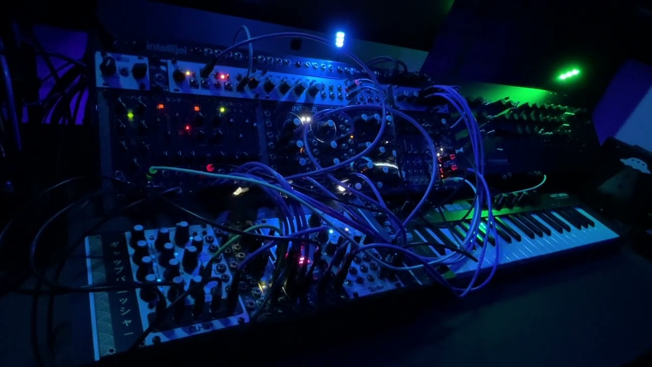 様々な表情を見せる秋の長い夜【モジュラーシンセ/アンビエント音楽】