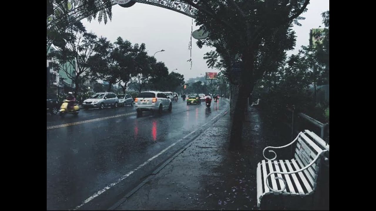 Ở lại trong những mùa mưa