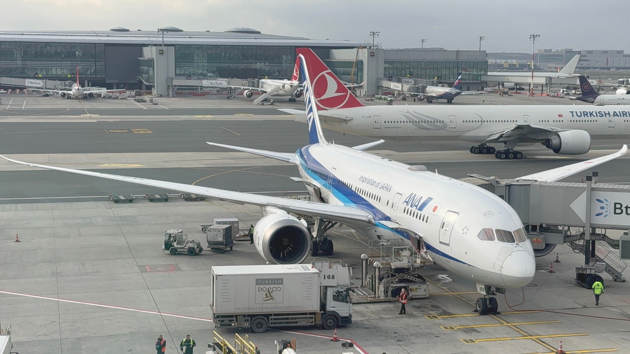 【ANA B787エコノミー】東京・羽田→イスタンブール 13時間のロングフライトもエコノミー最前列（バルクヘッド席）で余裕✈️ 羽田T2国際線発