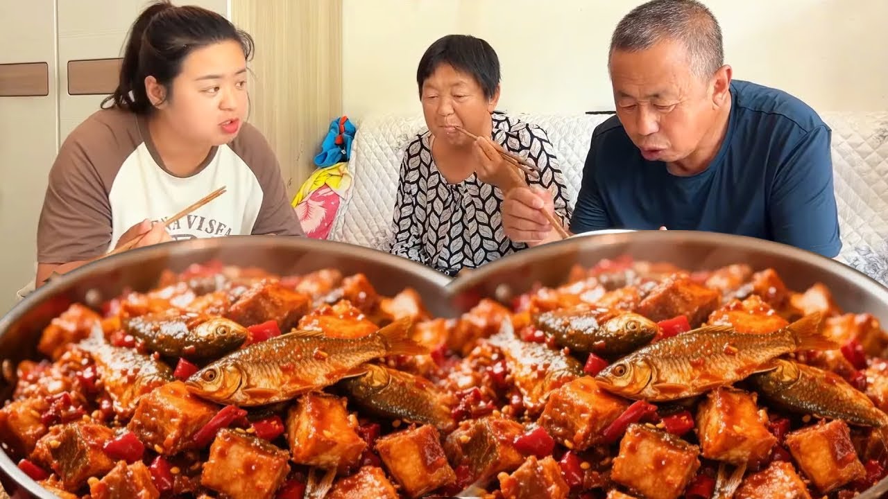 公公又钓到大鱼，丹丹拿回家给爸妈做个红烧鱼块吃，鲜香味美一家人可吃美了！【胖手手丹丹】