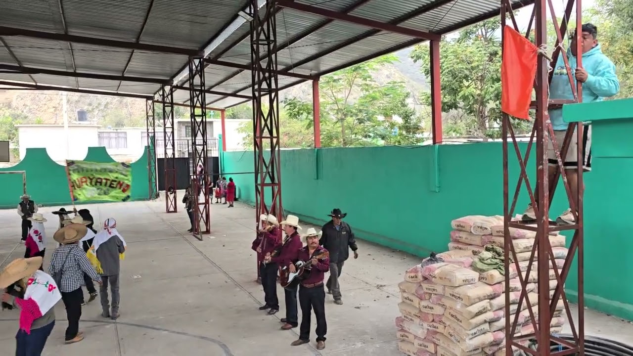 Carnaval Huayateno 2026, 15 de febrero, bajando la bandera.