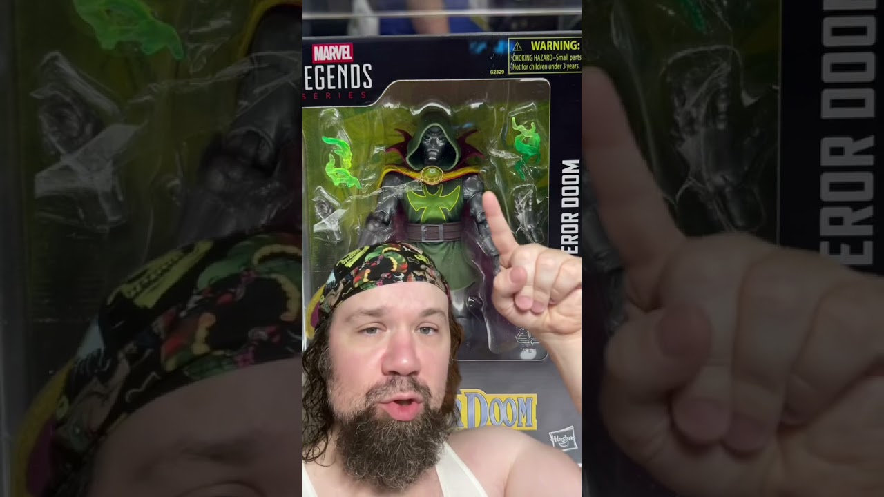 WRONG CAPE? Fans are upset about Emperor Doom by Marvel Legends! 