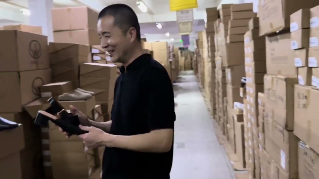 出口几千块的真皮鞋，两位数就清？工厂清货季操作不敢想！ #外贸鞋 #买鞋 #真皮鞋工厂清货
