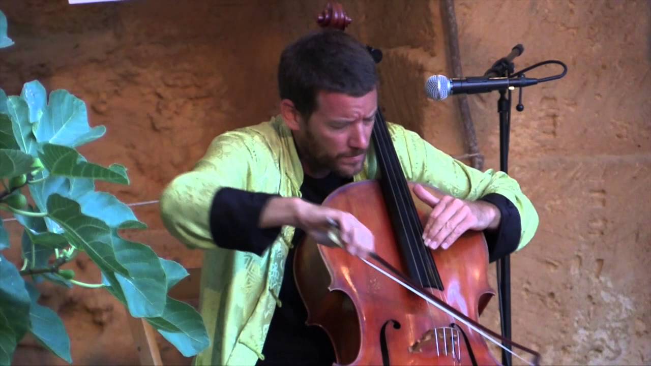 L'abraç - Matthieu Saglio a Líthica