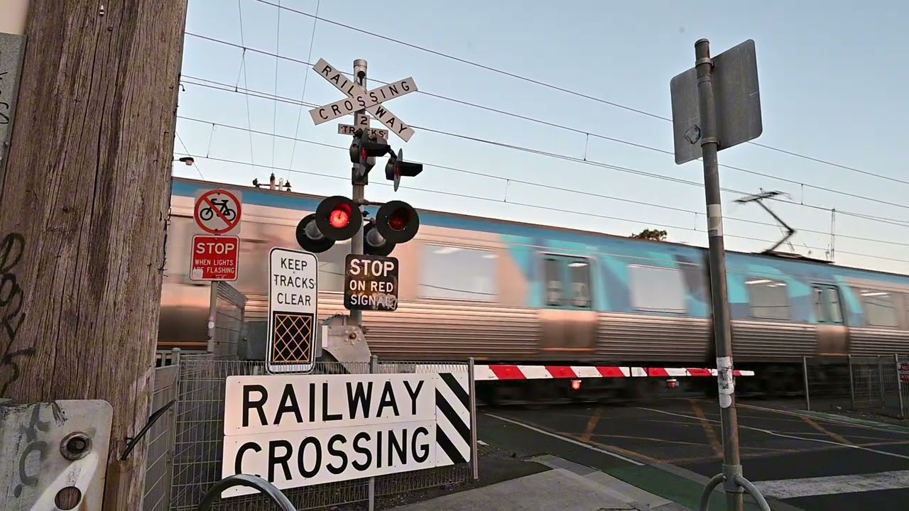 *RE-RECORDED* O'Hea Street Coburg - Metro Level Crossing (Recorded With @OZTP_Nerd2012)