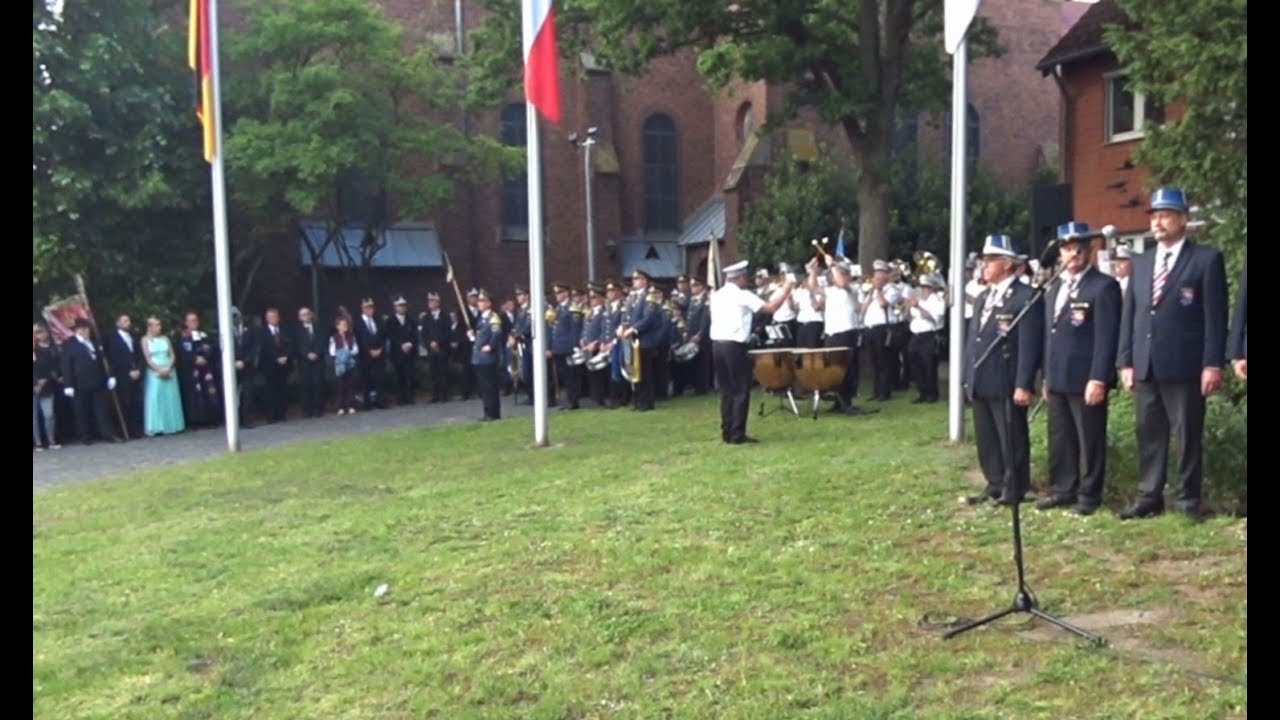 Sch&uuml;tzenfest in Neuss Weckhoven 2019 Totenehrung und Zapfenstreich