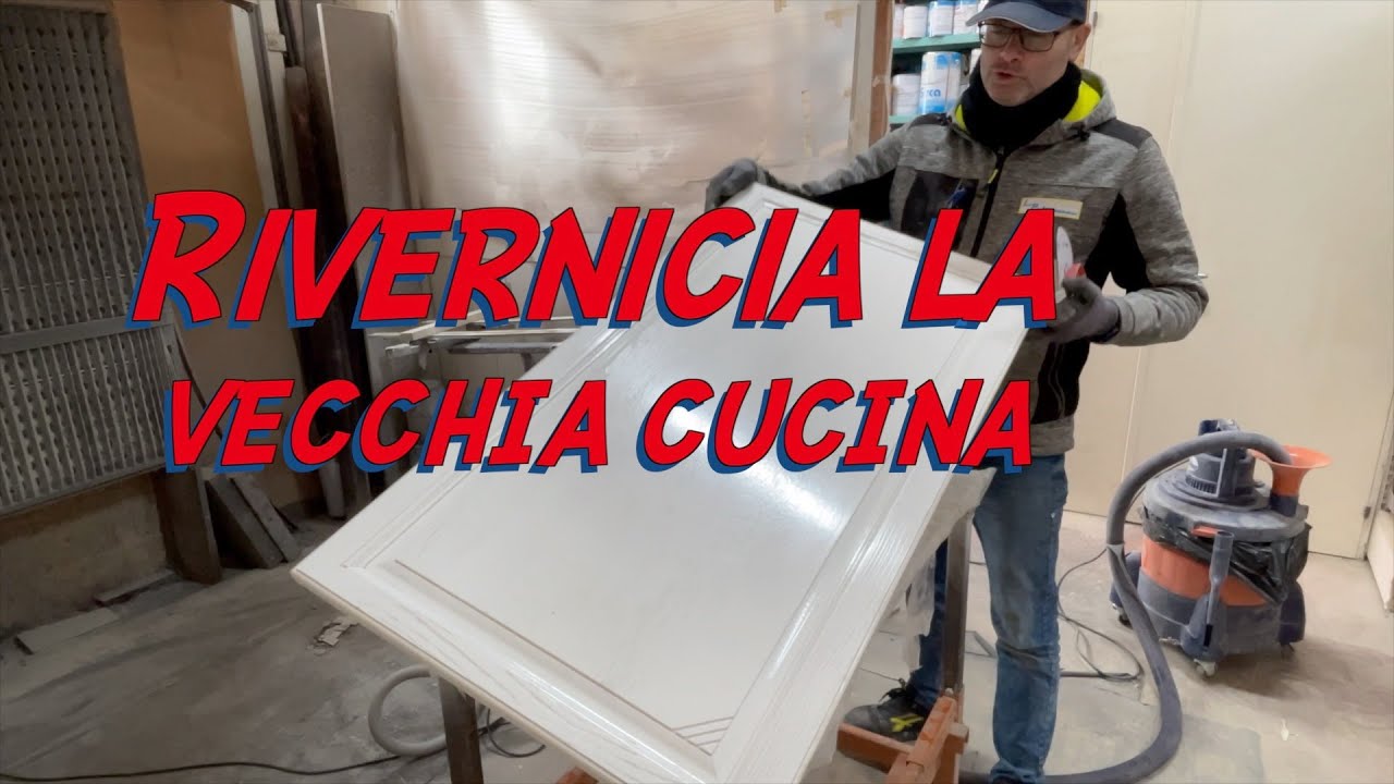 Riverniciare sportelli vecchi della cucina