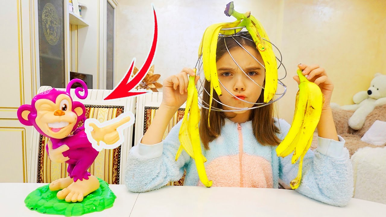 Jasmina are Coaja de Banana pe Cap | Maimuta Poznasa a Pacalit-o!