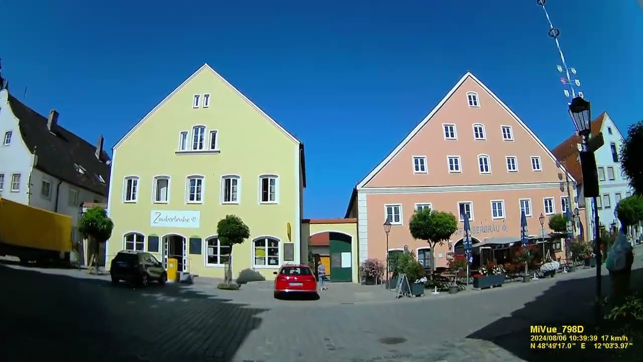 D: Markt Langquaid. Landkreis Kelheim. Rundfahrt durch die Ortsmitte. August 2024