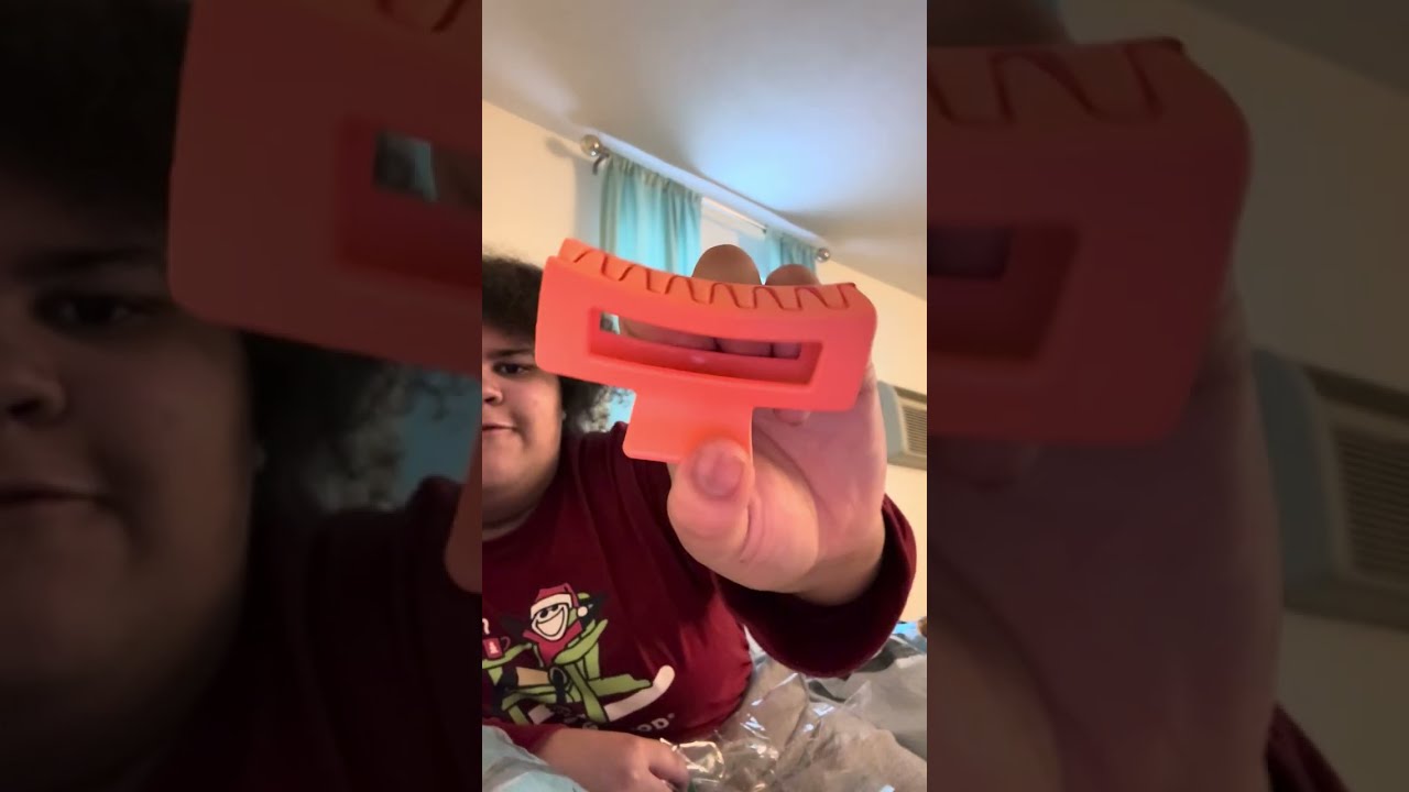 unbox new claw clips with me ￼