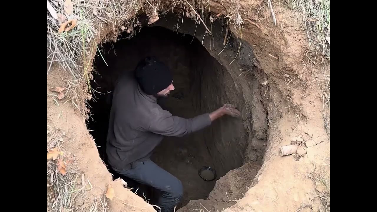 Alone in the wild building an underground shelter 😲
