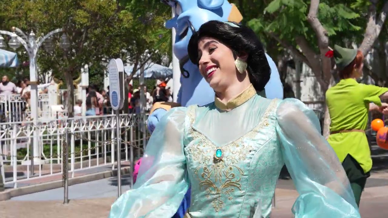 Mickey and Friends Halloween Cavalcade-Disneyland