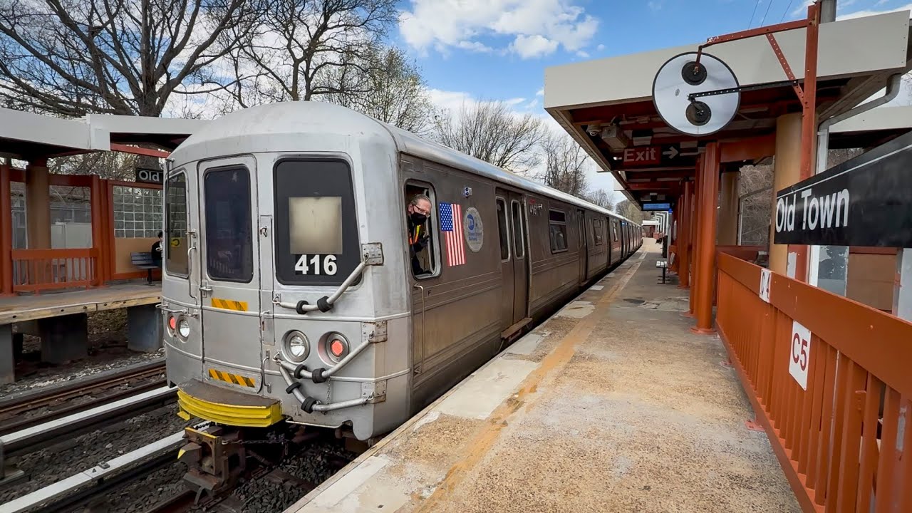 R44 & R211S Staten Island Railway Action at Old Town