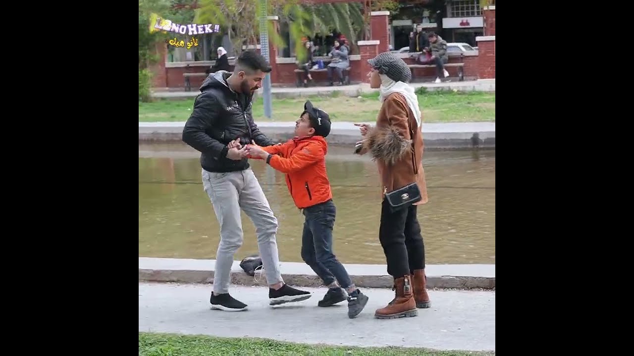 اب ساكو خرب الدنية وخلا البنت تخبط جوزها كف مرتب مو منطقي يلي صار 🤣😂