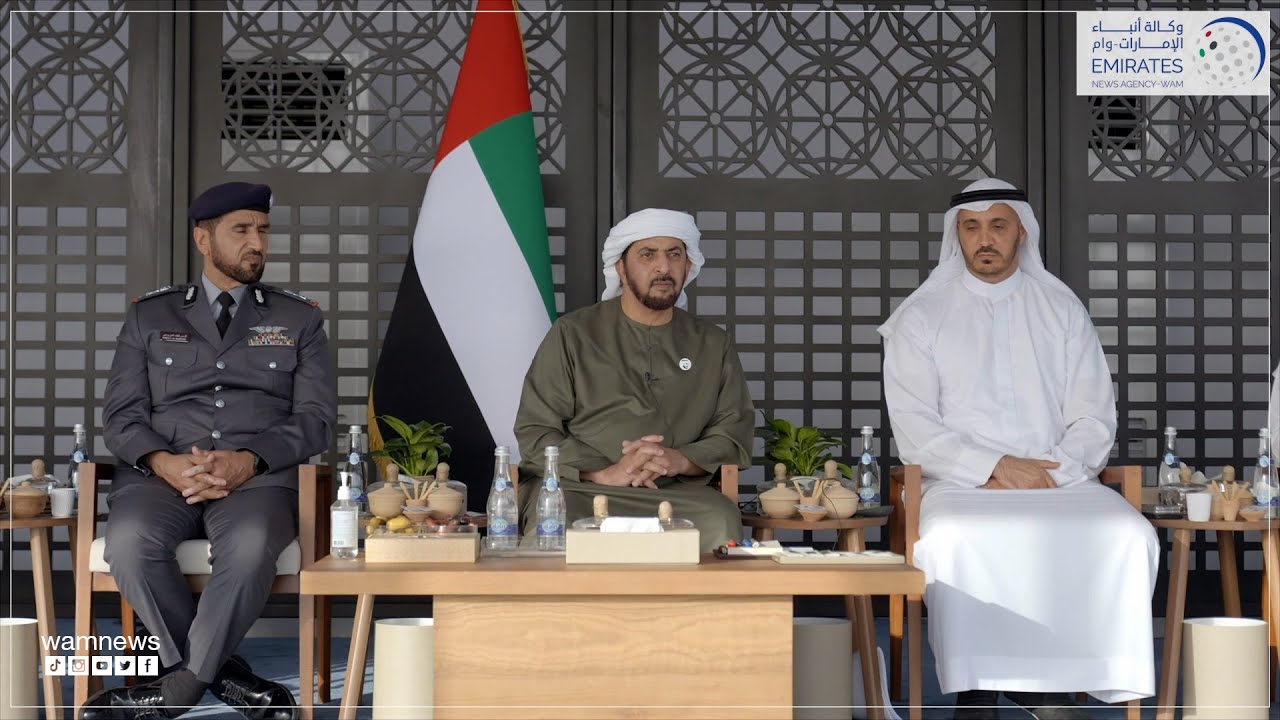 حمدان بن زايد يفتتح طريق غياثي - الرويس ويتفقد شاطئ الشويهات