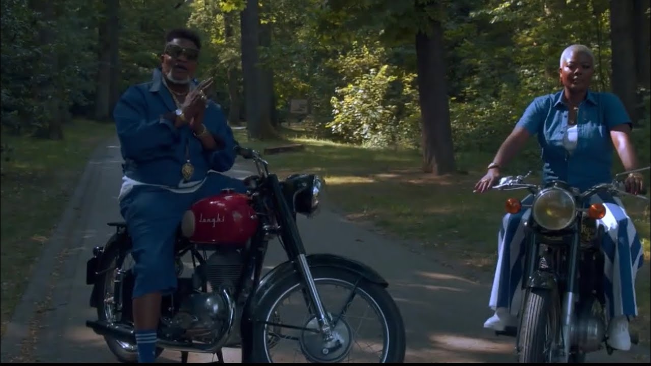 KOFFI OLOMIDE x CINDY LE COEUR - ROMANTIQUE [ CLIP OFFICIEL ]