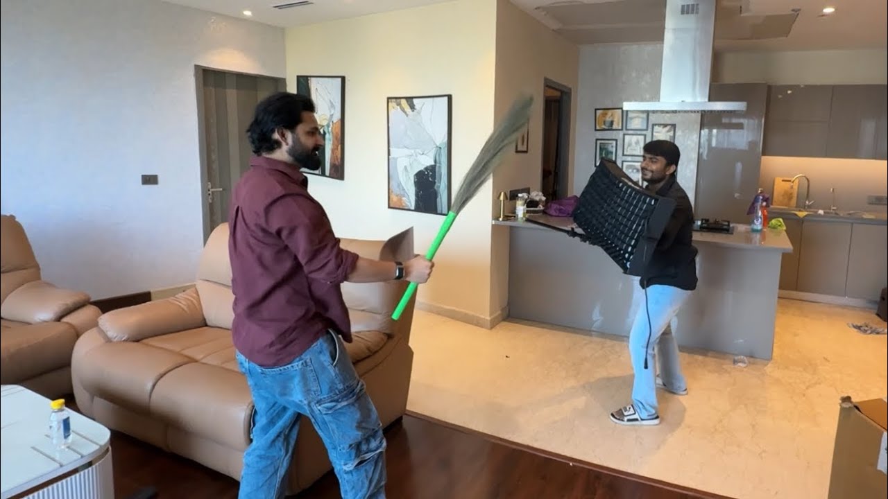 Ghar pe hua ghamasan yuddh
