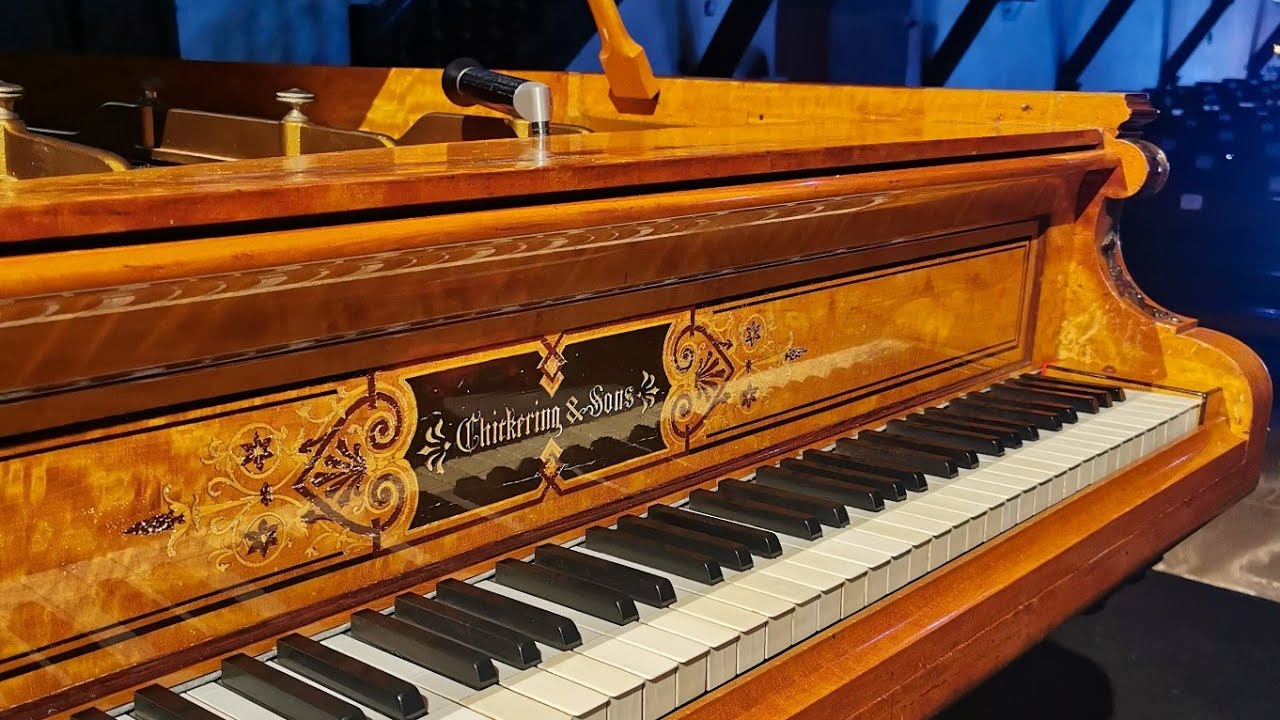 Piano Chickering 2m30 de 1868, appartenant à Jean François Heisser.      Mel Bonis Opus 10