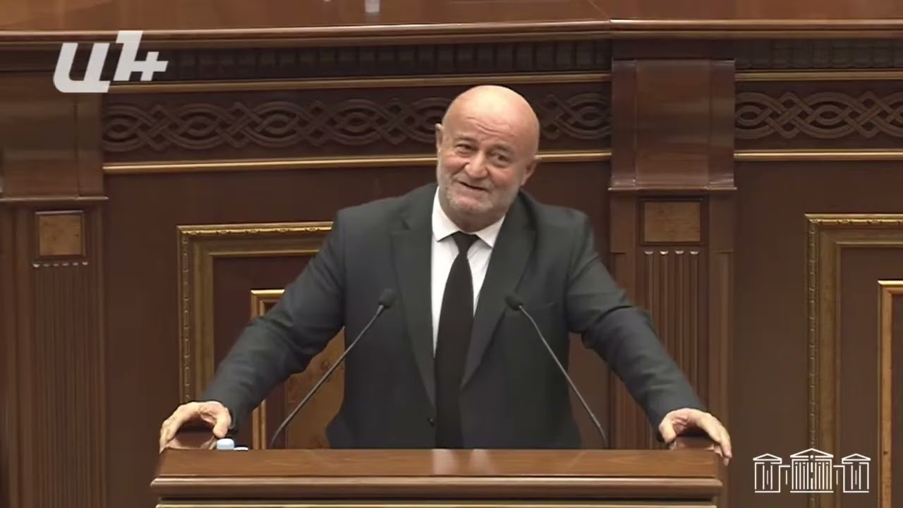 Մի երգեք պատվիրված երգեր, լռությունը լցնելու համար․ Հովիկ Աղազարյանը ասմունքեց ԱԺ-ի ամբիոնից