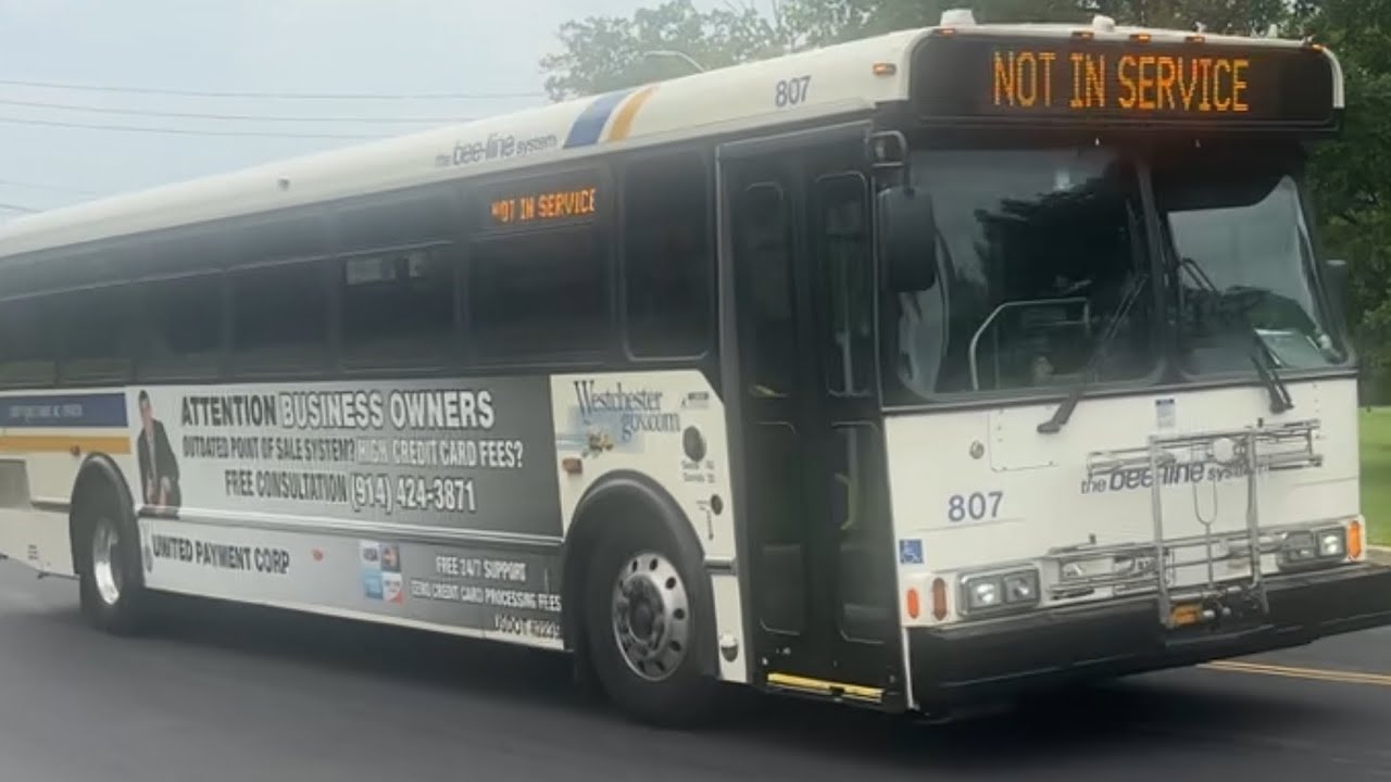 BEE-LINEBUS WHITE PLAINS BUS TERMINAL ACTION New Flyer XDE60S & 2009 NABI 40S LFW & New Flyer HEV