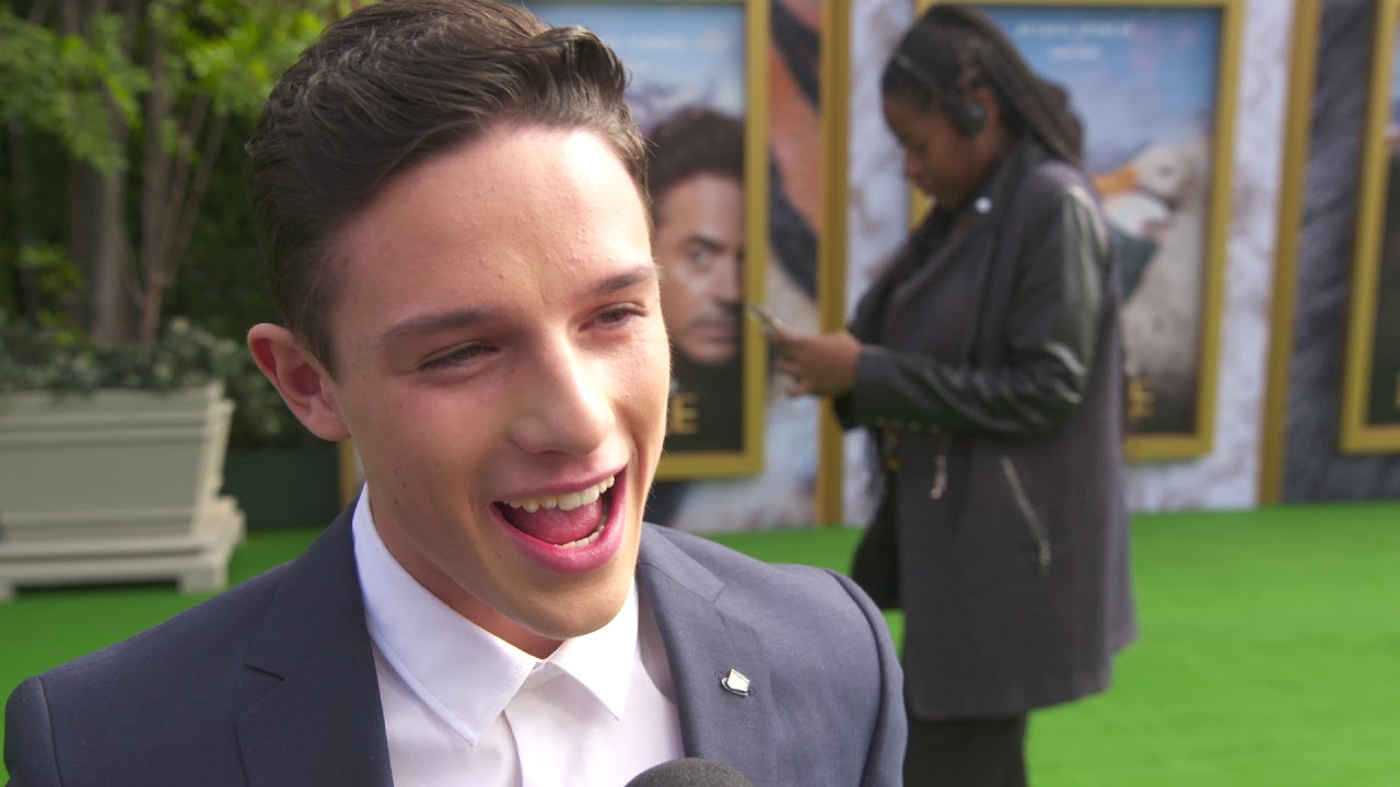 Dolittle Los Angeles Premiere Red Carpet - Itw Harry Collett (official video)