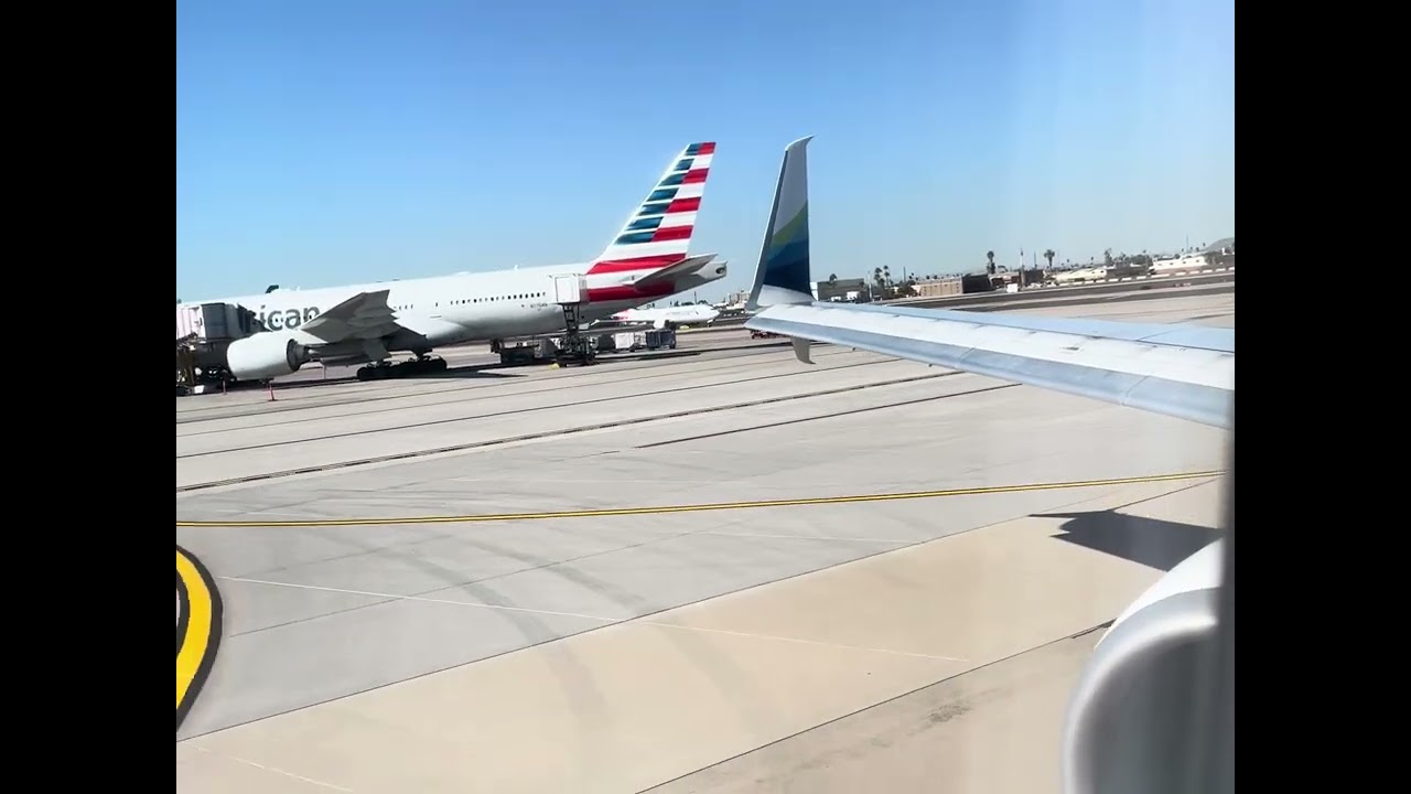 Alaska Airlines Boeing 737-900 Takeoff from Phoenix Sky Harbor International Airport (KPHX)