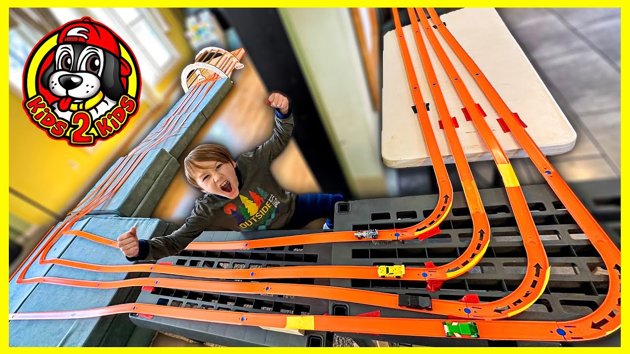 Kids Build🏎 LONGEST MINECRAFT RACE WITH ALL OUR HOT WHEELS TRACK