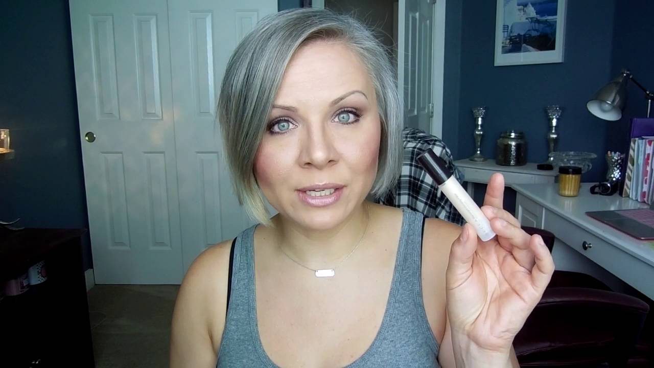 Worth the Hype: Becca Backlight Priming Filter (on oily skin)!