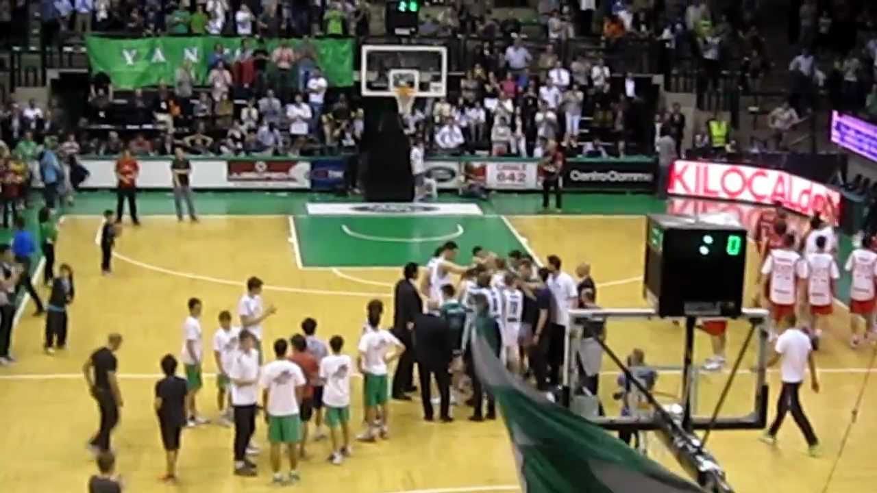 ADDIO DELLA BENETTON AL BASKET. finale di partita 2 mag 2012