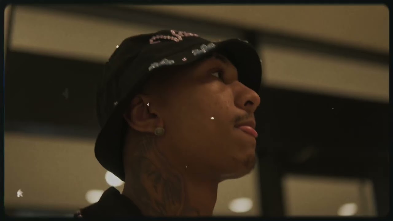 MANOOO - Feel Right (Official Music Video)