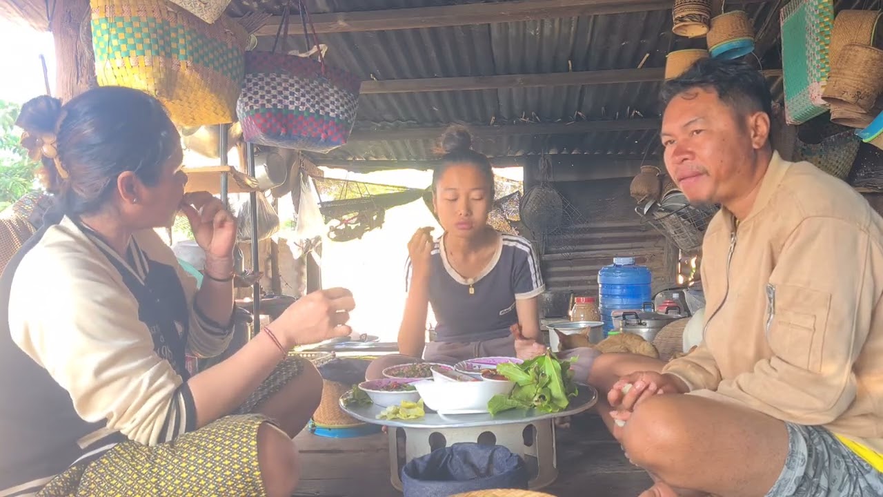 กินข้าวเช้ากับตำบักถั่วลาบหมูแกงหน่อไม้ 15 มีนาคม ค.ศ. 2026