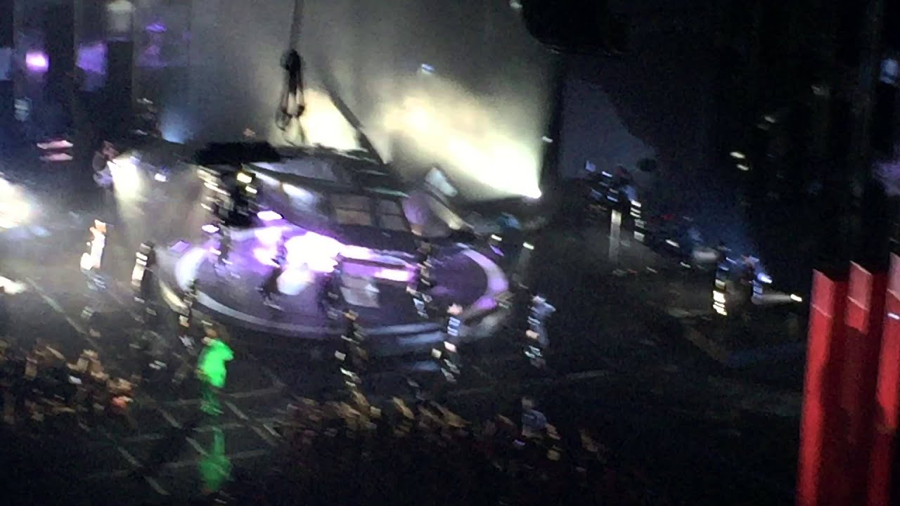 Bitch Better have my money / Rihanna I heart radio awards