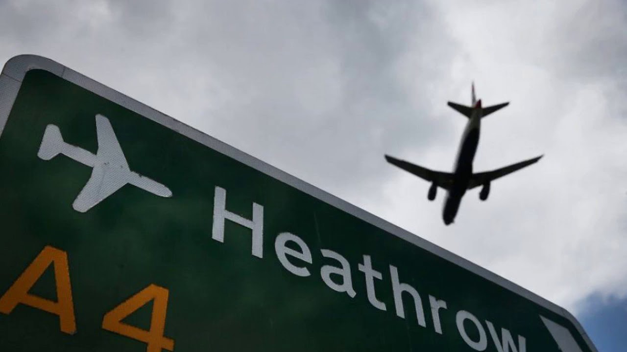 Heathrow airport halts take-offs due to plane blocking runway
