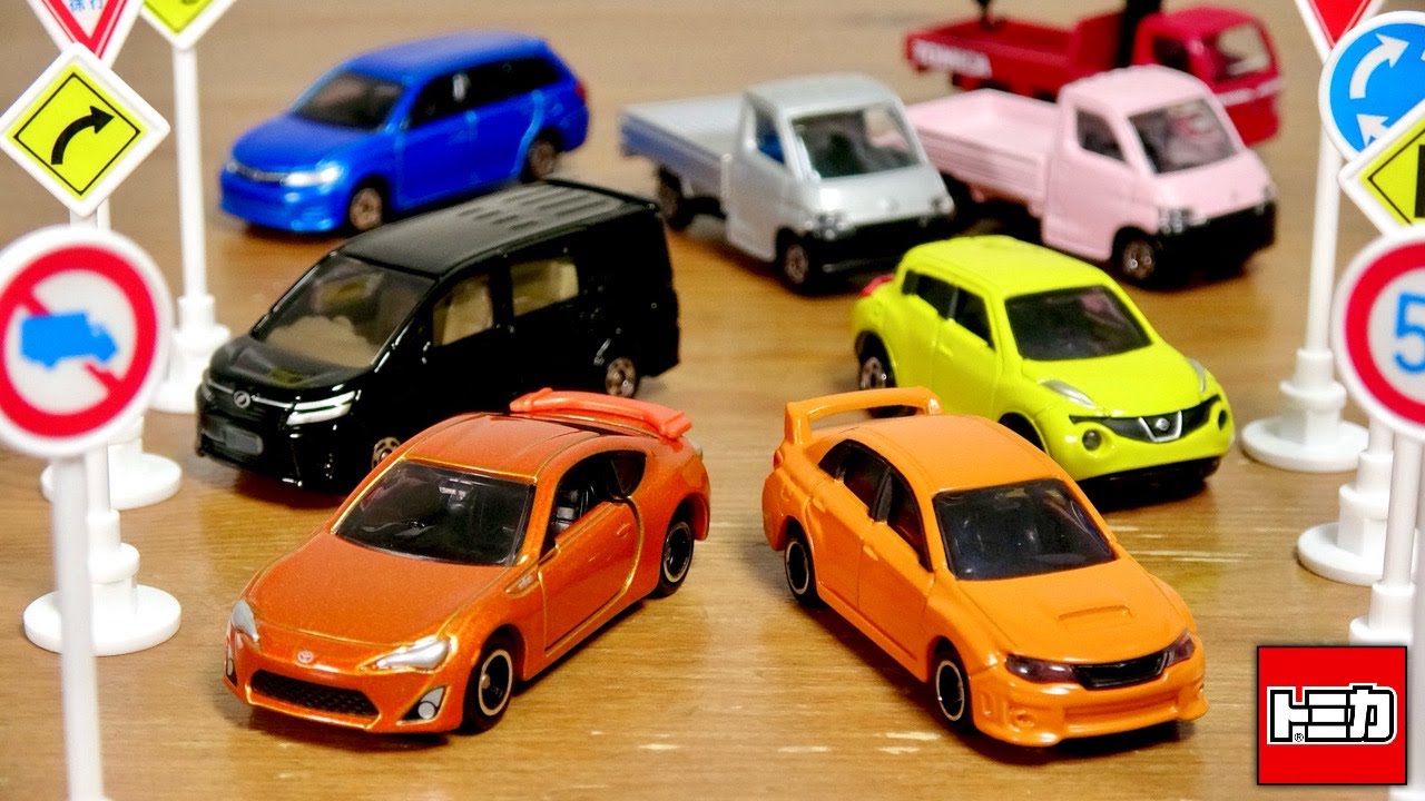 ヴォクシー渋いし86やタウンエースも良い！食玩 トミカ標識セット 第13弾 全８種 トヨタ86・スバル WRX STi・カローラ フィールダー・日産ジューク・日野デュトロクレーン付きトラック