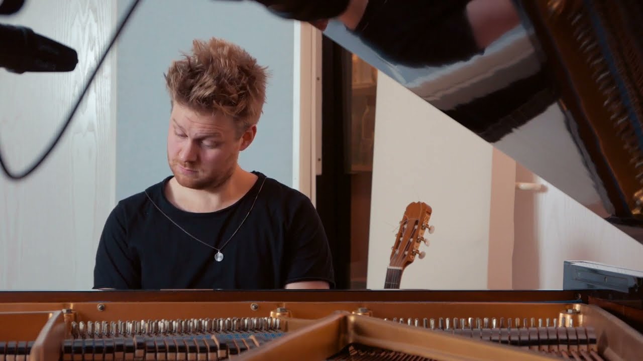 Felix Waltz playing Jazz-Piano - The Music Convo | Studio Sessions