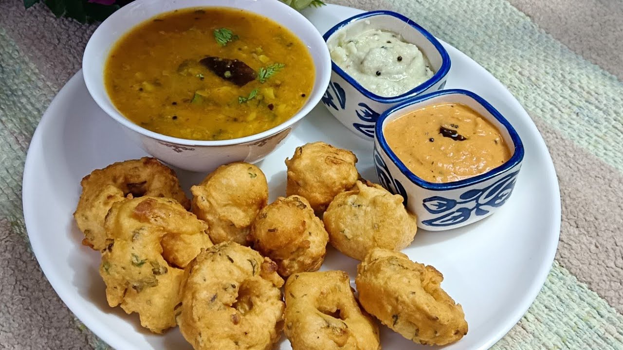 SAMBAR VADA/VADA SAMBAR WITH CHUTNEY 