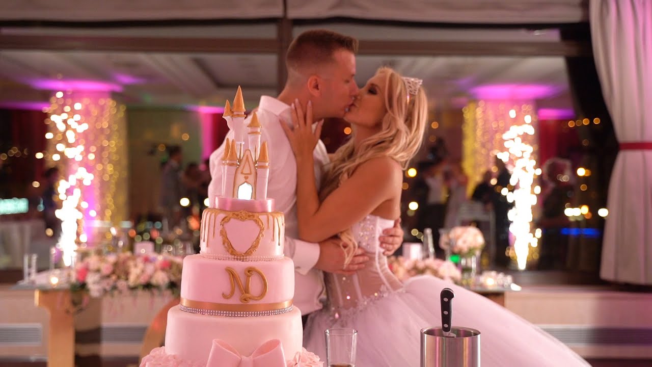 NO&Eacute;MI & D&Aacute;VID Esk&uuml;vő