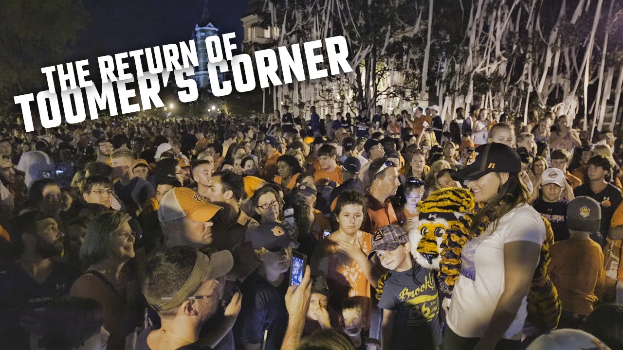 Thousands of fans welcome the return of rolling Toomer's Corner in Auburn