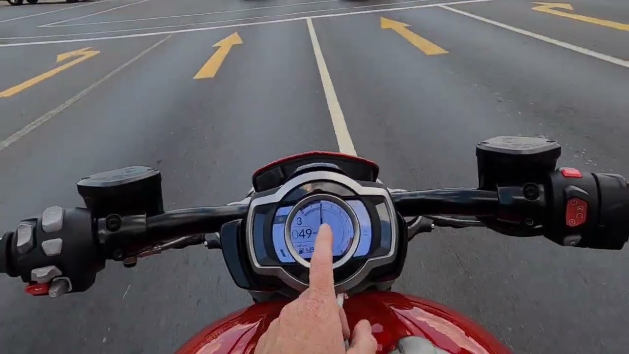 Потрясающая поездка и обзор Triumph Rocket 3