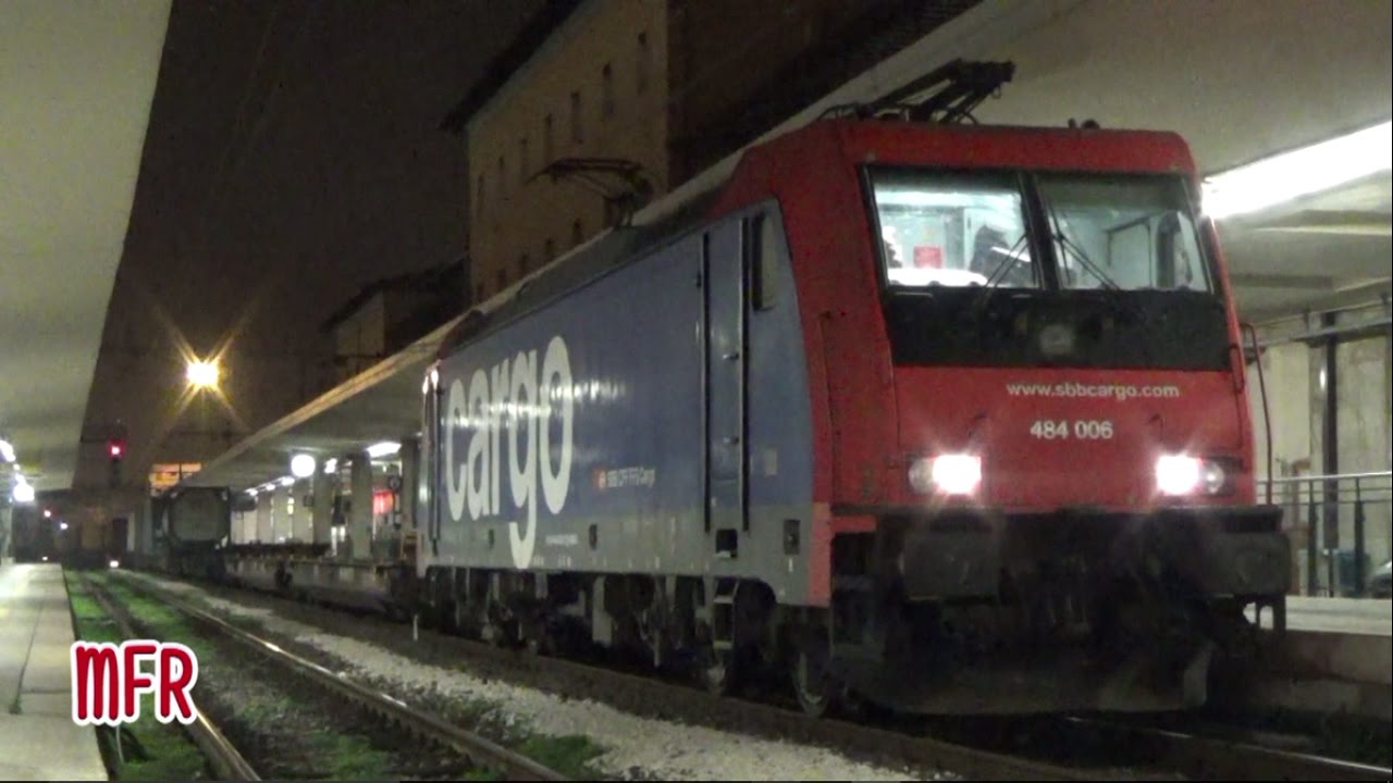 E484 006 SBB CARGO ed E483 314 AKIEM di MERCITALIA RAIL arrivano e partono da PISA CENTRALE.