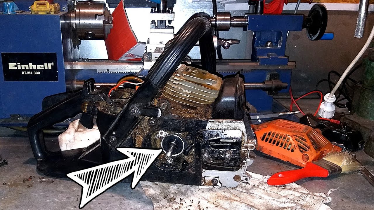 The petrol saw does not run smoothly. Replacing the seal on the shaft.
