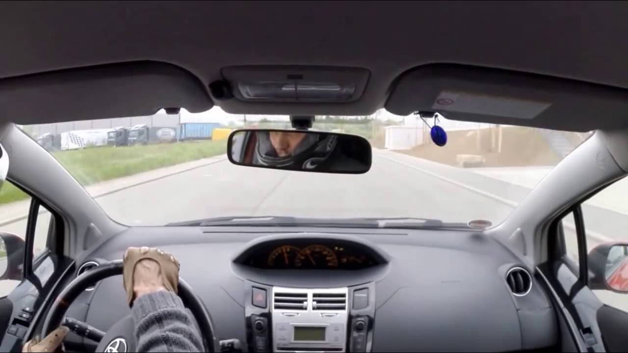 Toyota Yaris TS 1.8 XP9 Slalom and almost crash