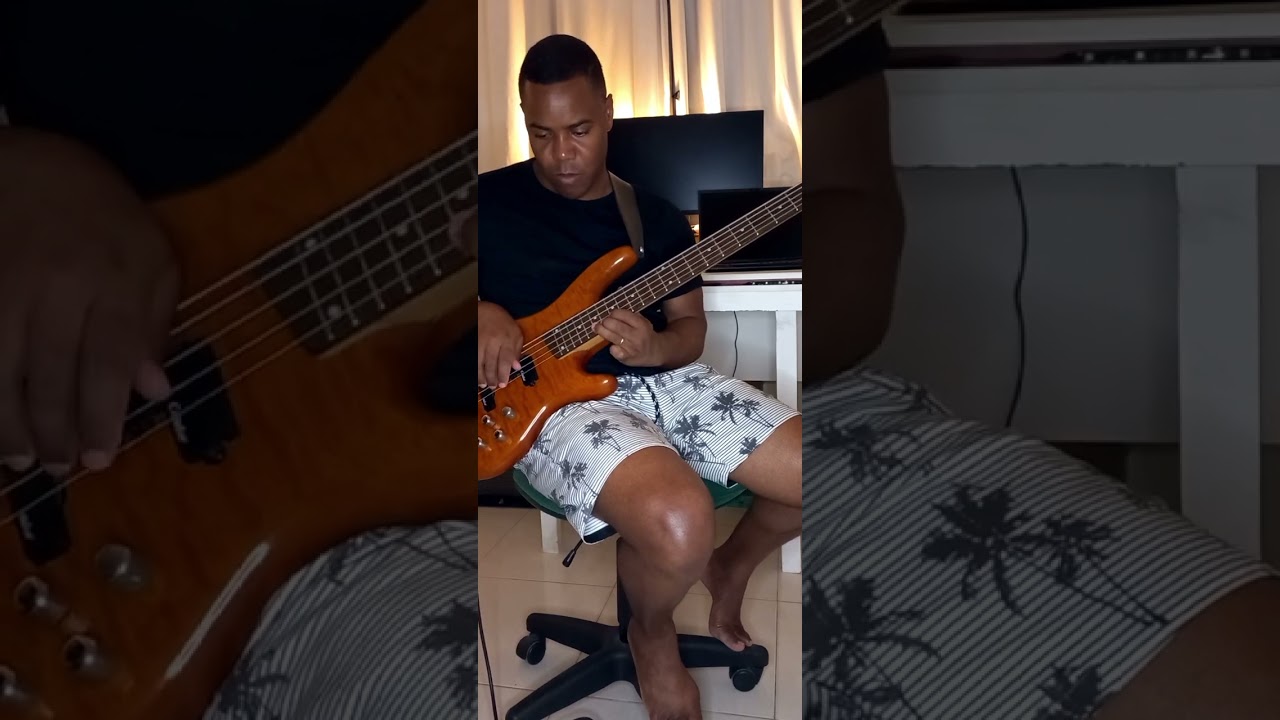 Childish Redbone bass solo improvisation New version - Aplicando a ideia do Victor wooten