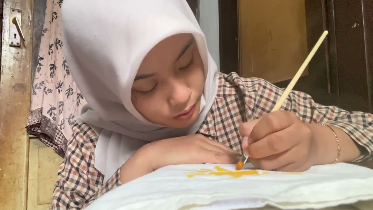 Dhyyanda Mutiara Diningrum | UAS Praktek Seni Rupa | Melukis Totebag