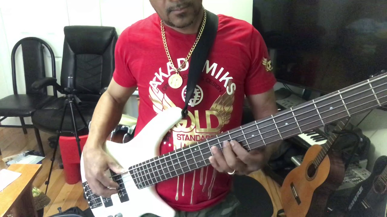 Bajo típico