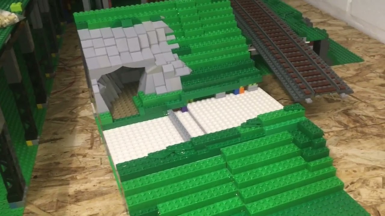 World Update (134) Es wird steinig die H&ouml;hle Im Felsen neben der Zug Strecke!