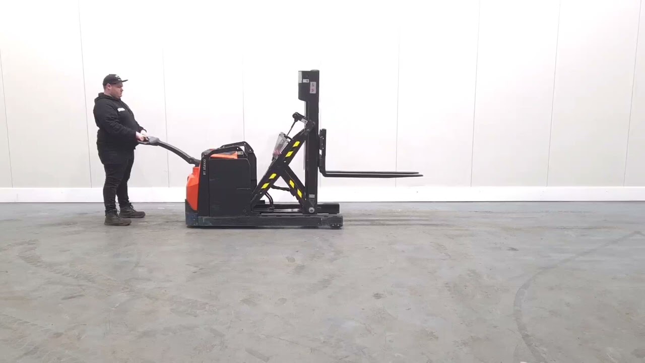 BT REACH STACKER LITHIUM STK  882549